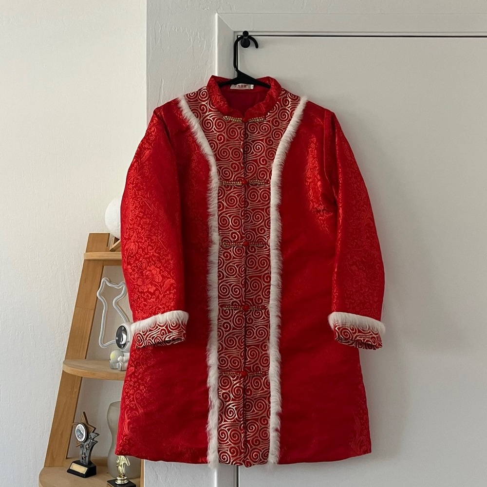 Red Chinese Traditional Women's Coat With White Fur Trim